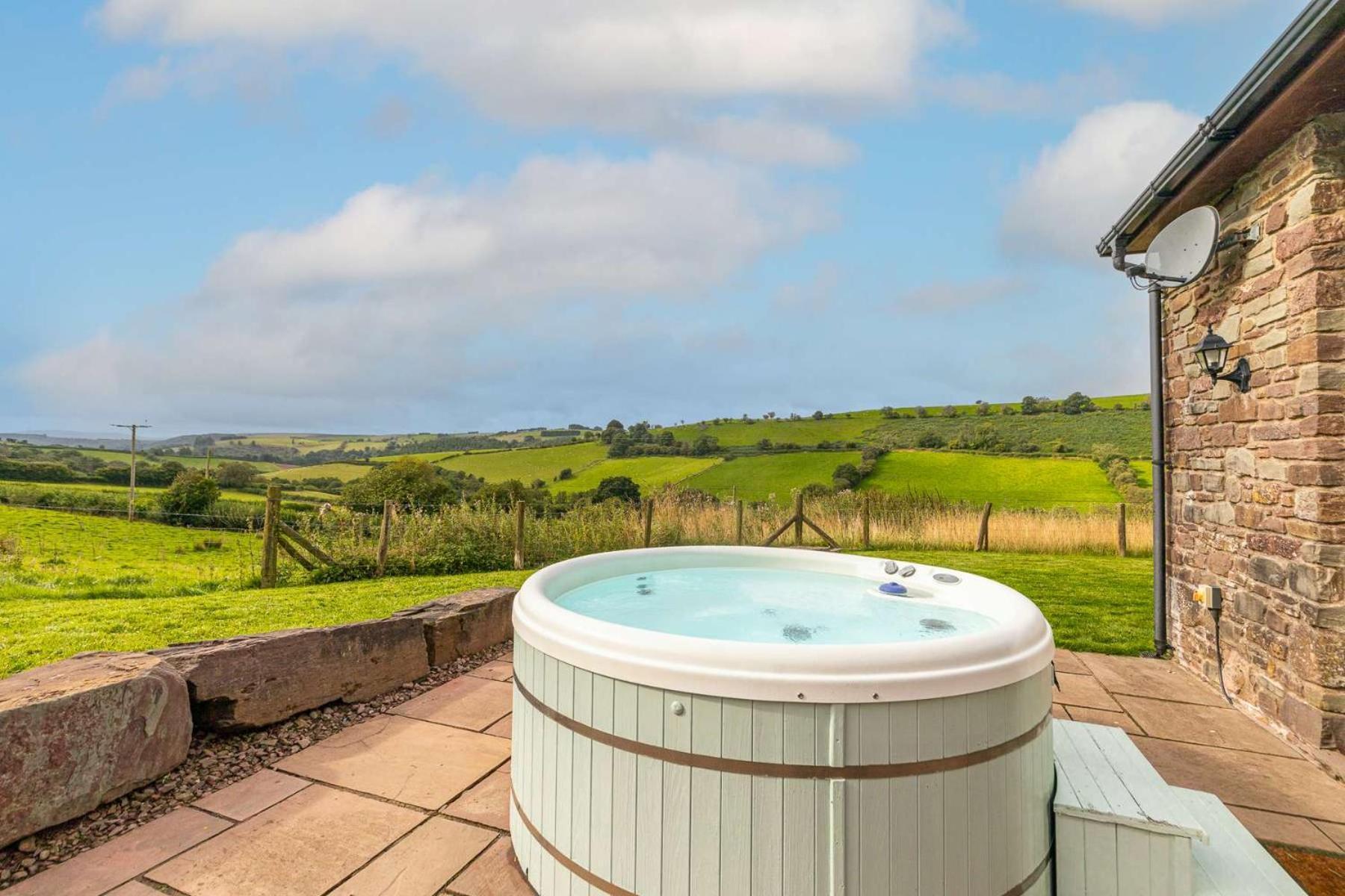 Hilltop View With Hot Tub Brecon Exterior photo