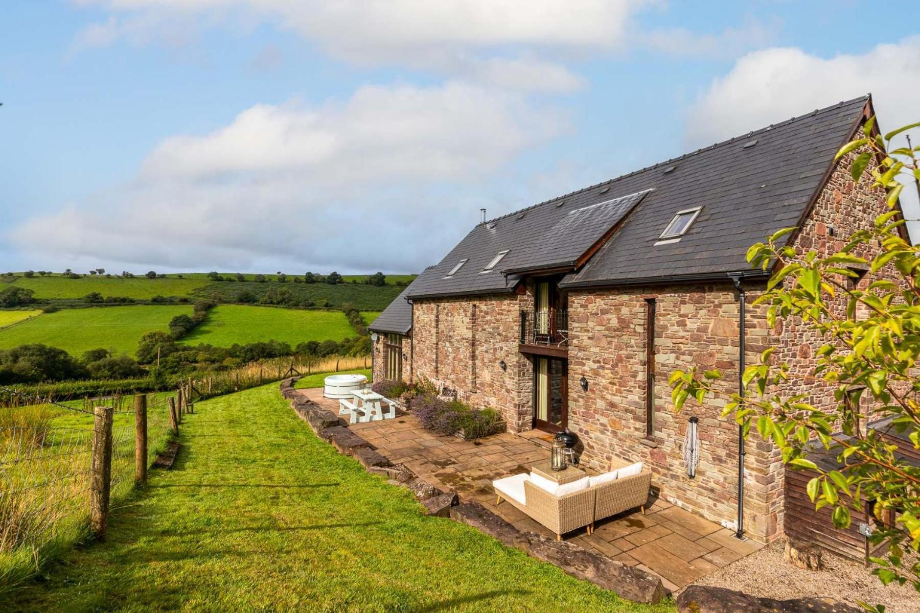 Hilltop View With Hot Tub Brecon Exterior photo